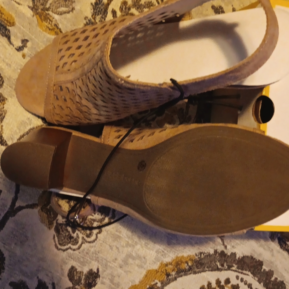 Women's 8.5M Liz Claiborne Sling back ankle boot with peep toe